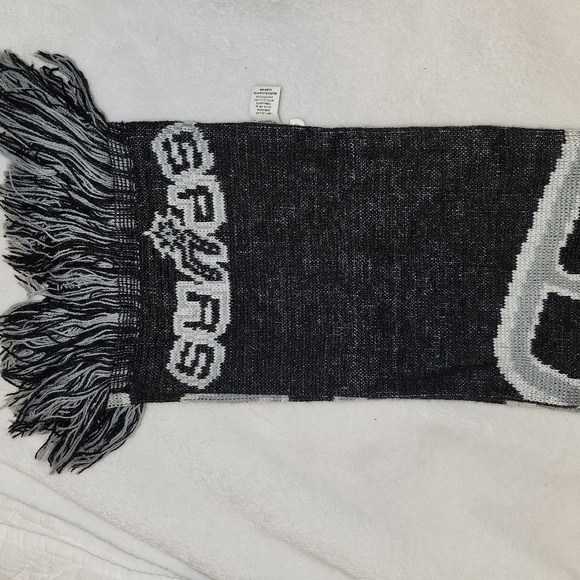 San Antonio Spurs Scarf - Picture 2 of 3